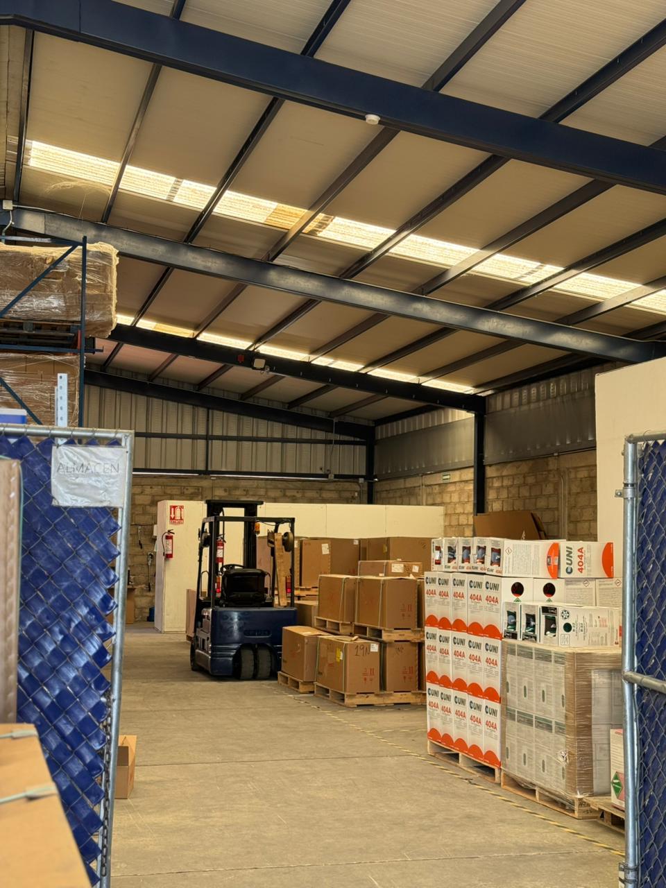 Instalaciones preparadas para surtir y enviar equipos de refrigeracion a todo Mexico